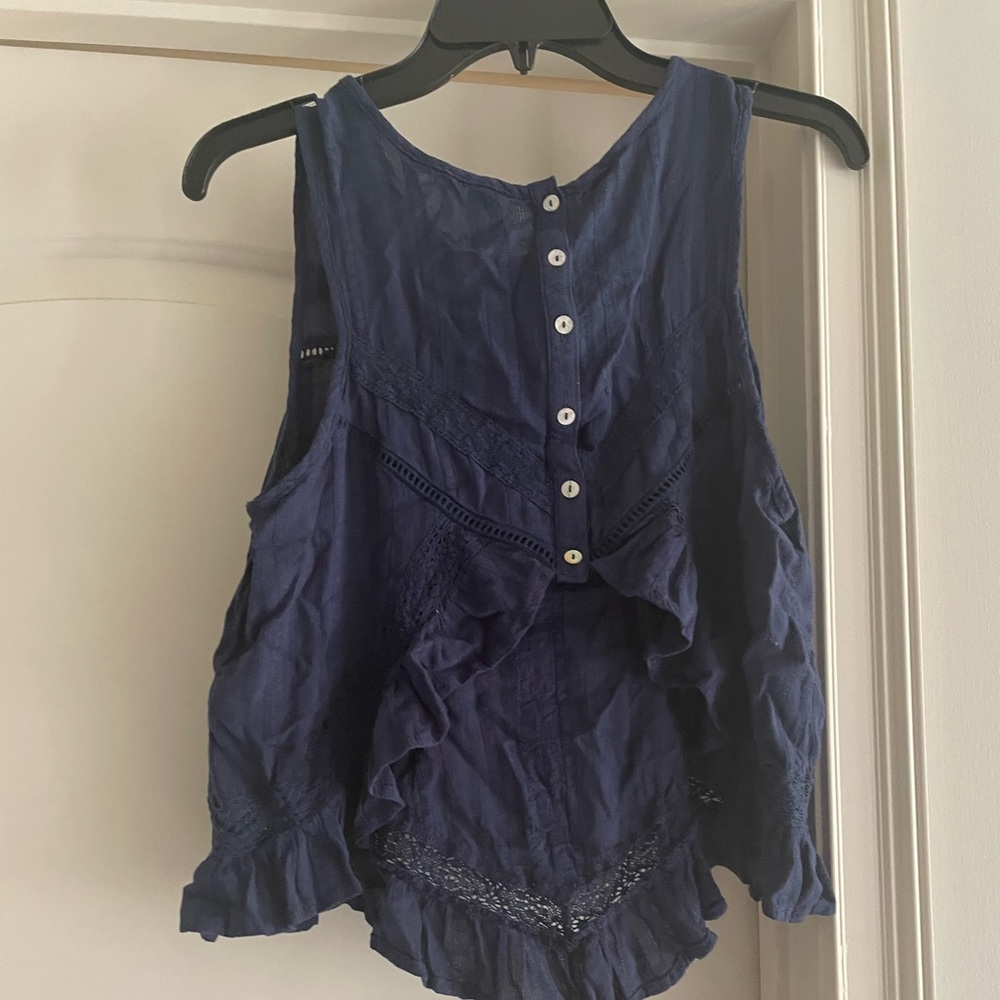 PERFECT TOP FOR SUMMER - Picture 2 of 2